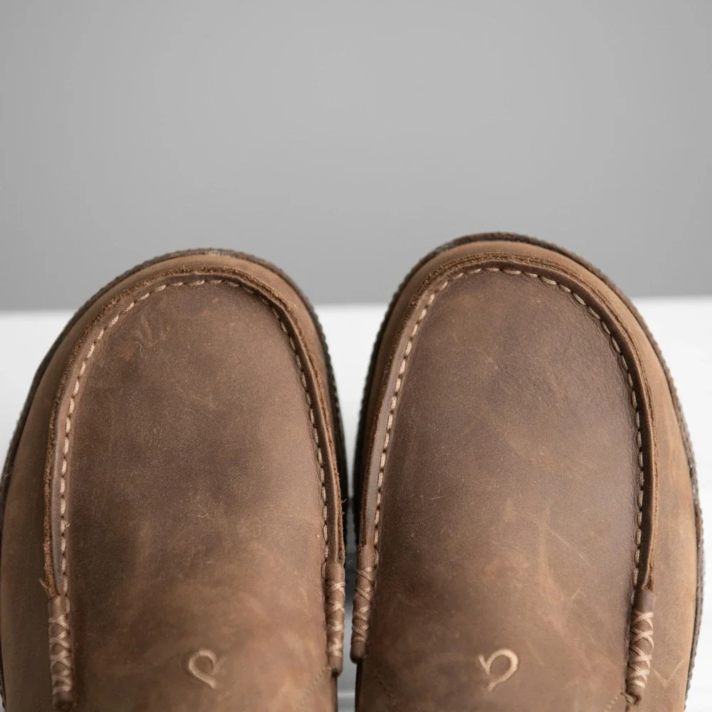 OluKai Moloa Mens Brown Leather Slip On Shoes Sz 8 Beachy Island Moccasin Slide